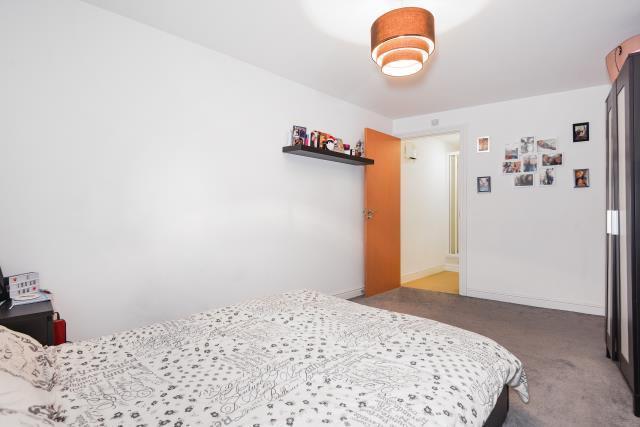 Master Bedroom To En-Suite Door
