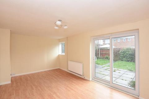 3 bedroom semi-detached house to rent, Craven Road,  Newbury,  RG14