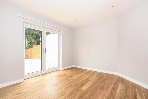 2 bedroom semi-detached bungalow to rent, Woodstock Road,  Yarnton,  OX5