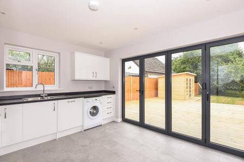 2 bedroom semi-detached bungalow to rent, Woodstock Road,  Yarnton,  OX5