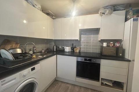 1 bedroom apartment to rent, Sunbury-on-Thames,  Seymour Way,  TW16