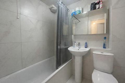 1 bedroom apartment to rent, Sunbury-on-Thames,  Seymour Way,  TW16