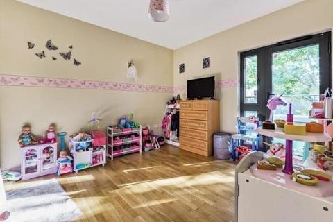 undefined, Staines Road West,  Sunbury-On-Thames,  TW16