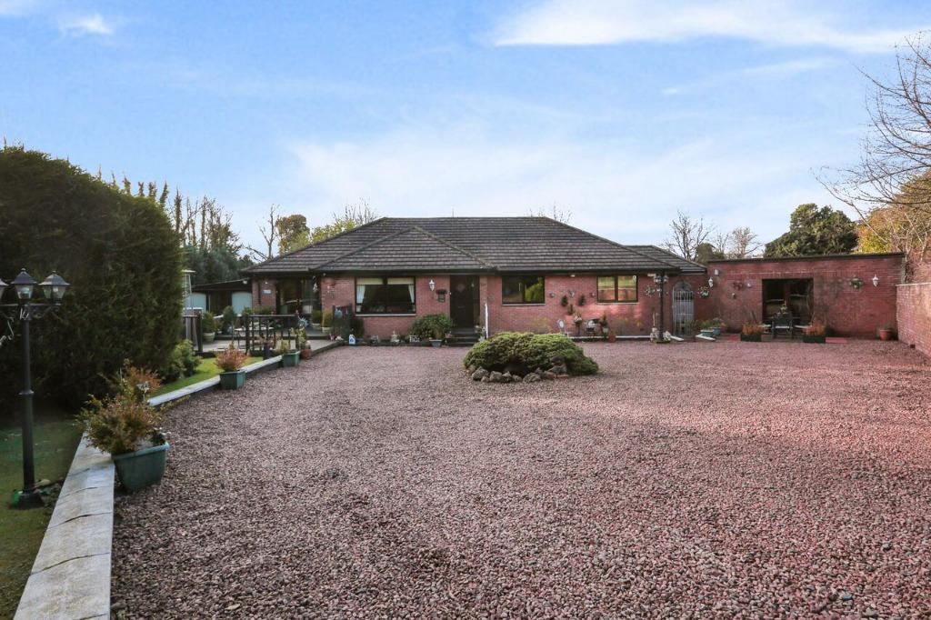 Claremont, Alloa, Stirling, FK10 2DF 4 bed bungalow £315,000