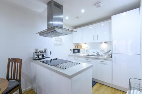 2 bedroom apartment to rent, Woking,  Surrey,  GU21