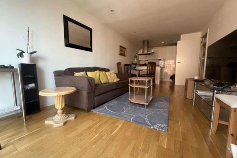 2 bedroom apartment to rent, Woking,  Surrey,  GU21