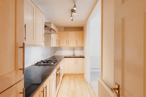 3 bedroom flat to rent, Royal York Crescent, Clifton, BS8