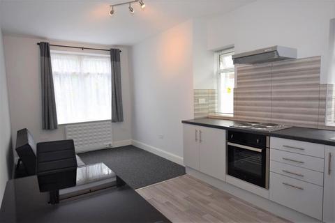 Studio to rent, High Street, Edgware