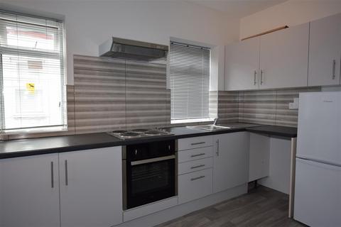 Studio to rent, High Street, Edgware