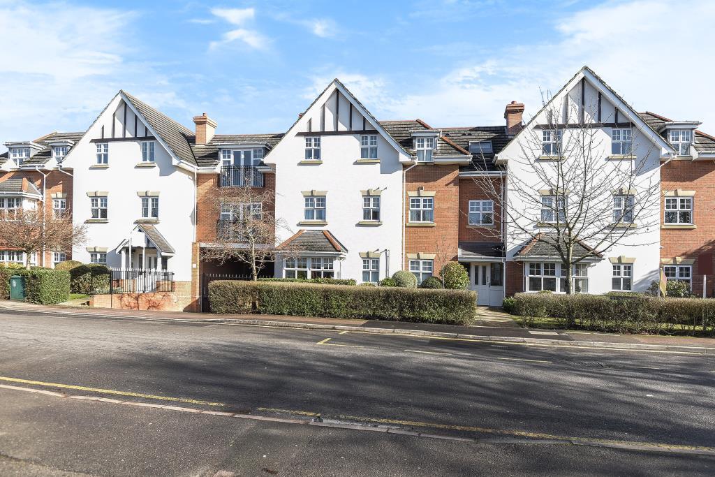 Claremont Avenue Woking GU22 2 Bed Flat 1 500 Pcm 346 Pw claremont-avenue-woking-gu22-2-bed-flat-1-500-pcm-346-pw