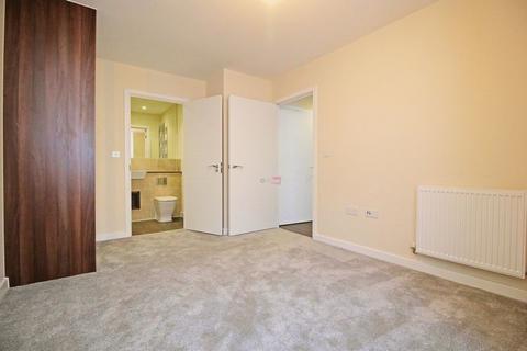 2 bedroom apartment to rent, Dakota Drive, Chatham