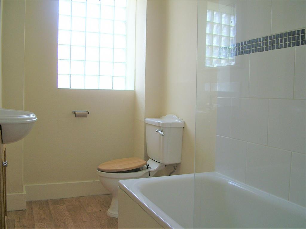 High Street, Ingatestone, Essex, CM4 2 bed to rent £997 pcm (£230 pw)