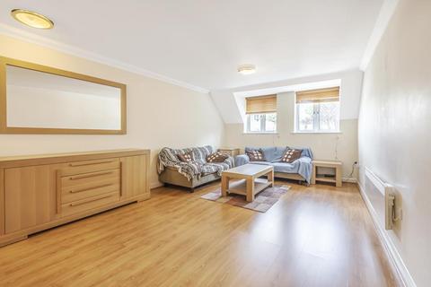 3 bedroom apartment to rent, Woking,  Surrey,  GU22