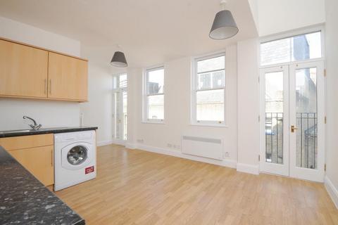 2 bedroom apartment to rent, The Quadrant,  Richmond,  TW9