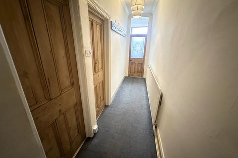 3 bedroom end of terrace house to rent, Thorpe Road, Pudsey