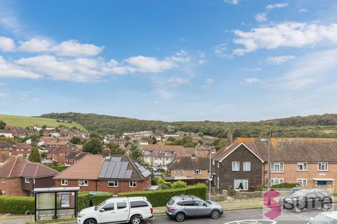 5 bedroom terraced house to rent, Hawkhurst Road, Coldean