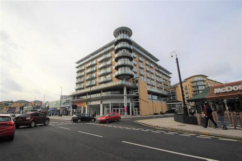 2 bedroom apartment for sale, Azalea House, Feltham