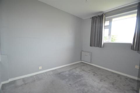 12 Peninsular Close, Feltham, TW14 9SS