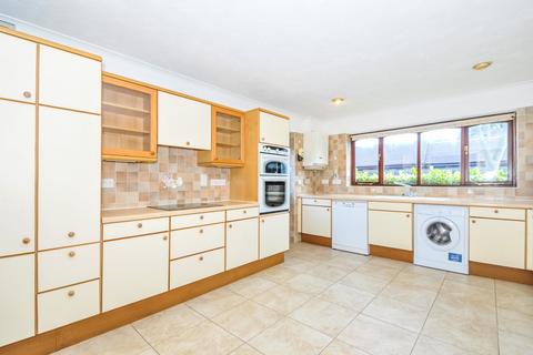 3 bedroom detached bungalow to rent, Canon's Close, Aldwick, PO21