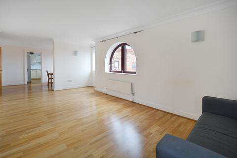 2 bedroom flat to rent - William Morris Way, London, SW6