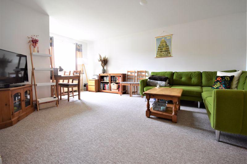 Arthur Road, Farnham 2 bed apartment £255,000