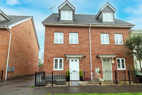 3 bedroom end of terrace house to rent, De Clare Drive, Radyr, Cardiff