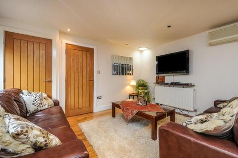 2 bedroom apartment to rent, Town Centre,  Henley-on-Thames,  RG9