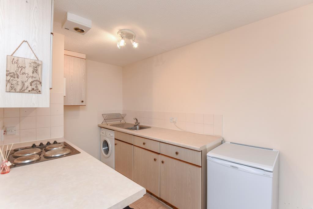 Kitchen with Cooker &amp; White Goods