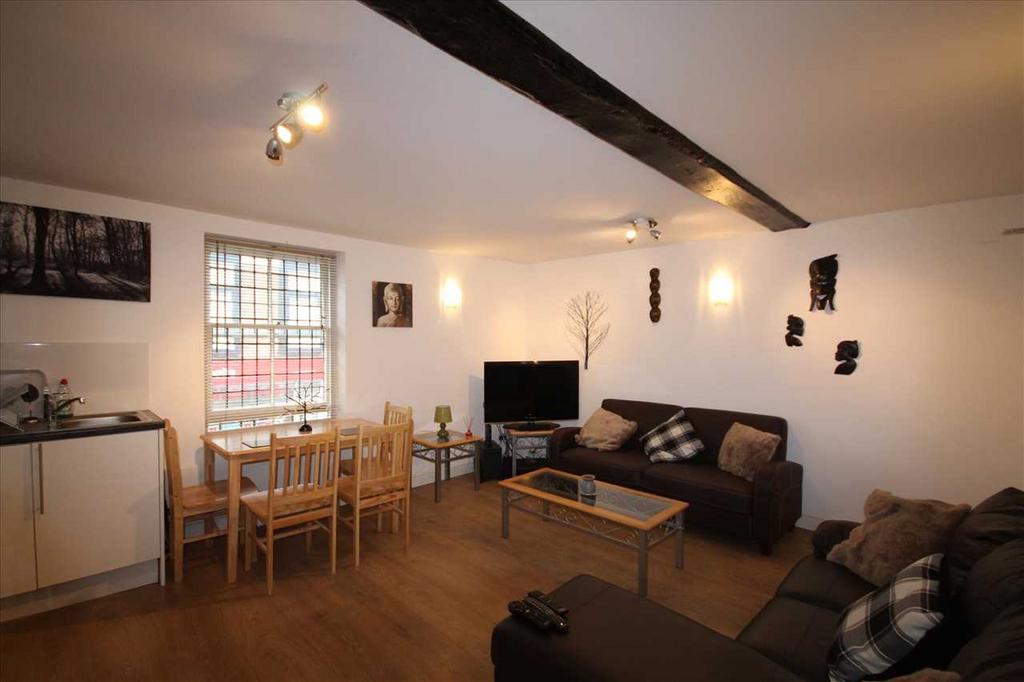 Lounge/dining room