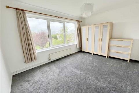 2 bedroom flat to rent, Coldharbour Lane, Bushey, WD23.