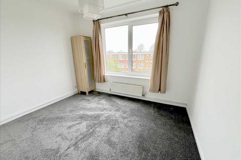 2 bedroom flat to rent, Coldharbour Lane, Bushey, WD23.