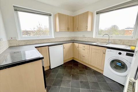 2 bedroom flat to rent, Coldharbour Lane, Bushey, WD23.