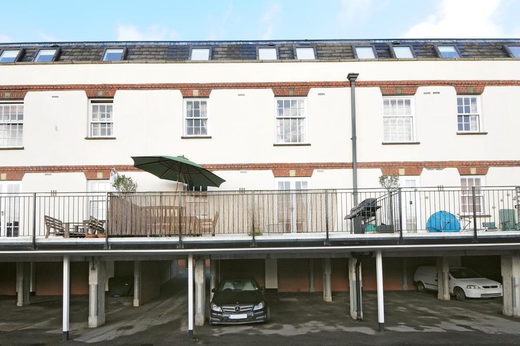 Balcony/Underground Parking