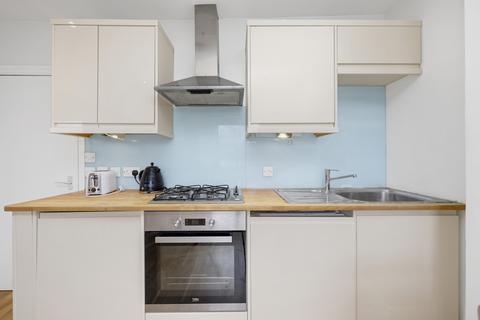 2 bedroom flat to rent, Arthur Road, Upper Holloway, London