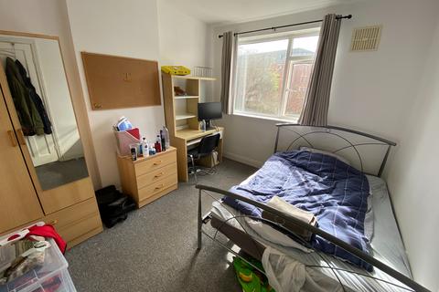 4 bedroom house to rent - Kelso Gardens, Leeds