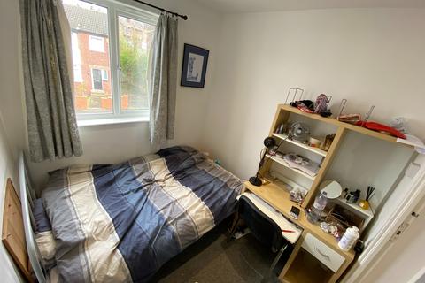 4 bedroom house to rent - Kelso Gardens, Leeds