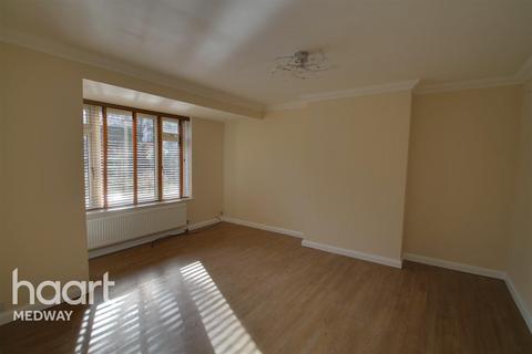 3 bedroom terraced house to rent, Maidstone Road, Chatham, ME4