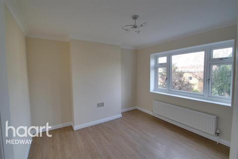 3 bedroom terraced house to rent, Maidstone Road, Chatham, ME4