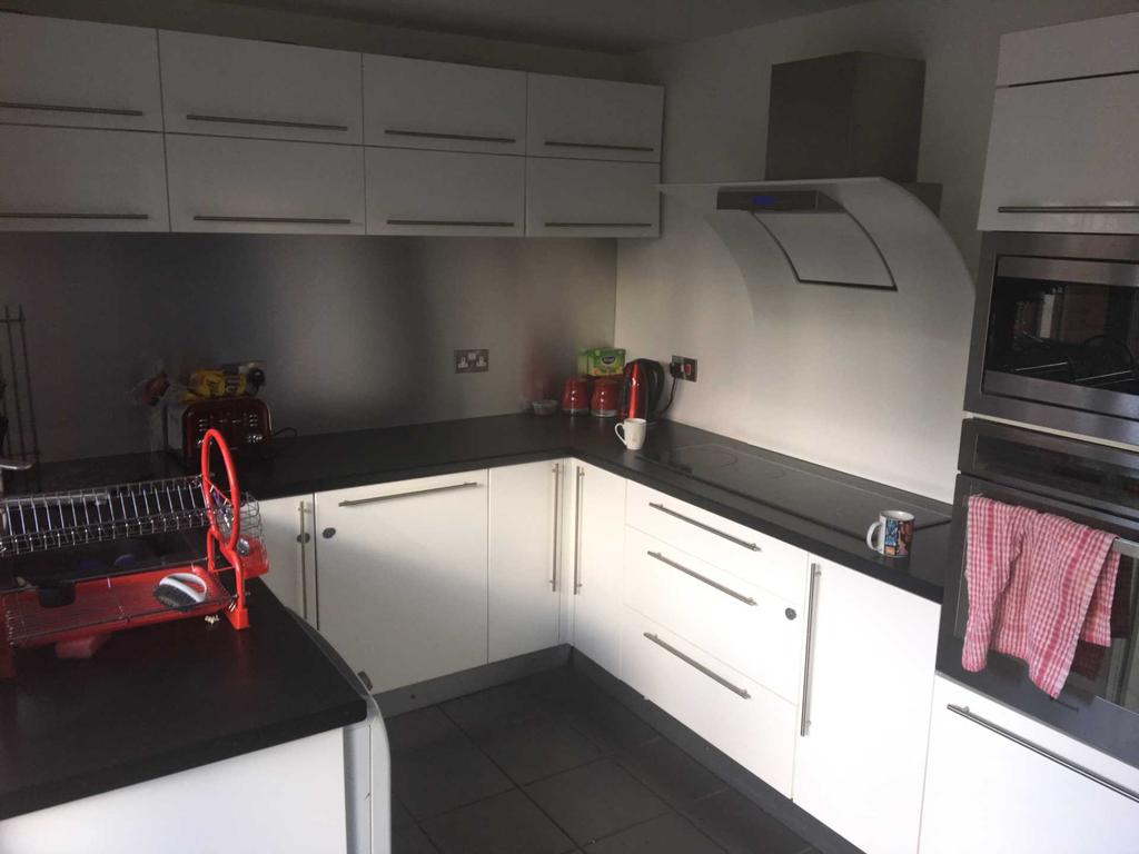 Holly Hey, Whiston 4 bed semidetached house £155,000