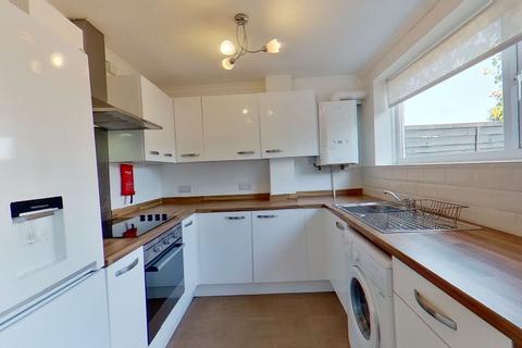 4 bedroom terraced house to rent, Guildford Park Avenue, Guildford GU2 7NN