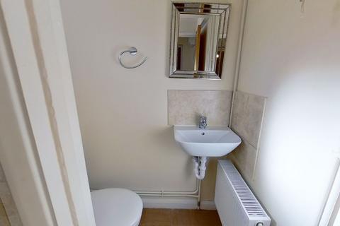 4 bedroom terraced house to rent, Guildford Park Avenue, Guildford GU2 7NN