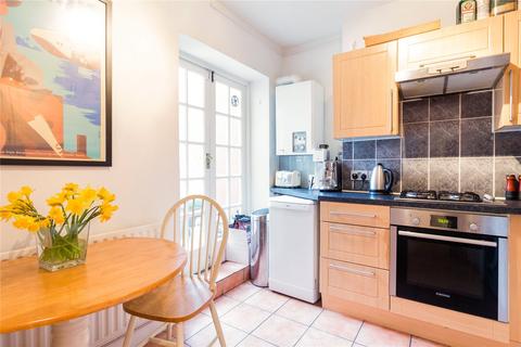 2 bedroom apartment to rent, Stormont Road, London, SW11