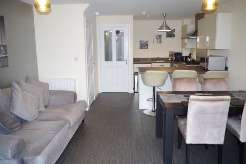 8 Admiral Way, Halifax, HX2 0SW