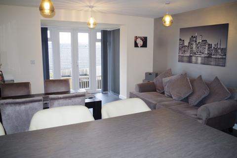 8 Admiral Way, Halifax, HX2 0SW