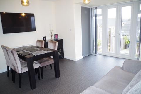 8 Admiral Way, Halifax, HX2 0SW