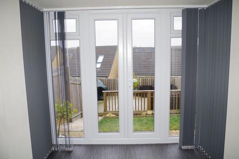 8 Admiral Way, Halifax, HX2 0SW