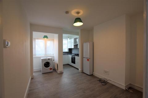 2 bedroom apartment to rent, Everton Court, Honeypot Lane, Stanmore