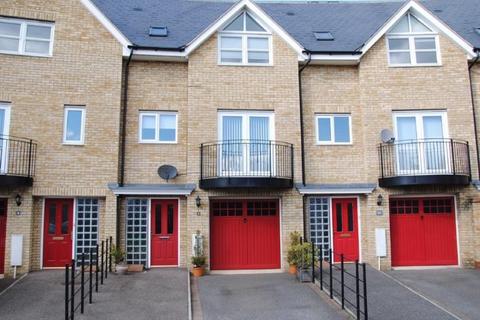 3 bedroom terraced house to rent, Northern Rose Close, Bury St. Edmunds