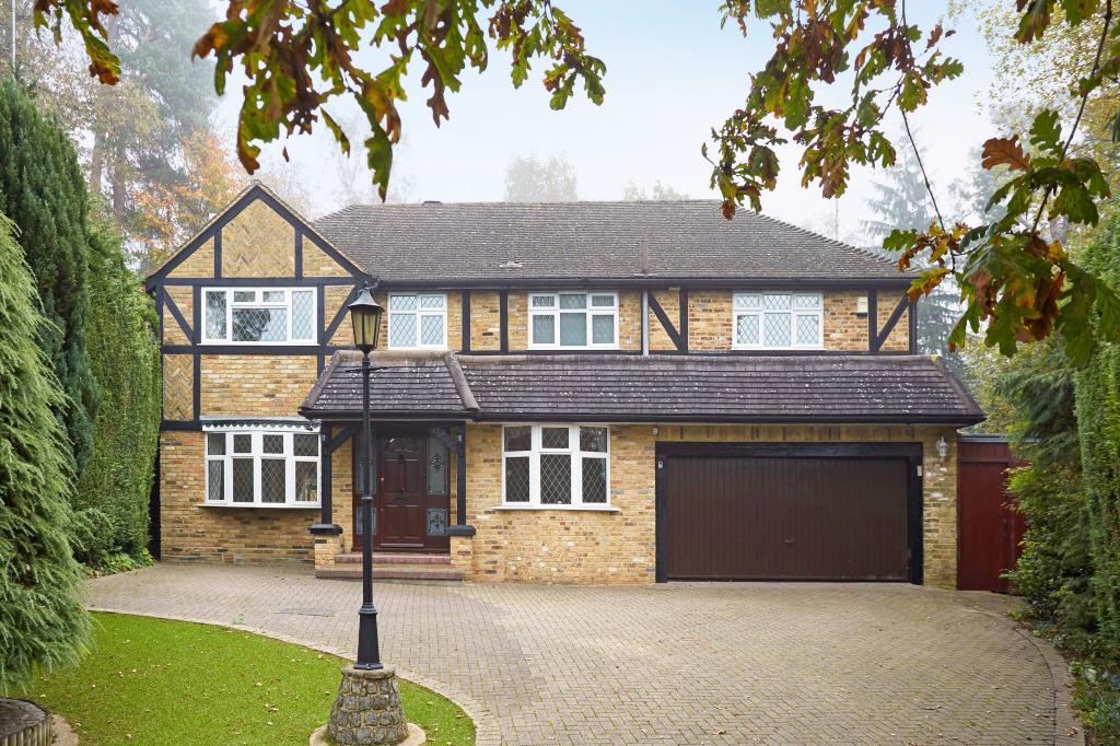 Murray Court, Sunninghill 5 bed detached house £4,000 pcm (£923 pw)