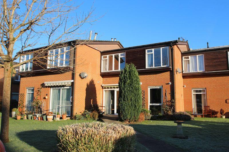 Hesketh Close, Cranleigh 2 bed retirement property £139,500